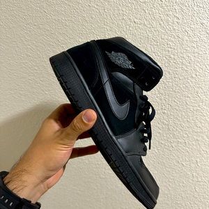 Jordan 1 Mid Triple Black